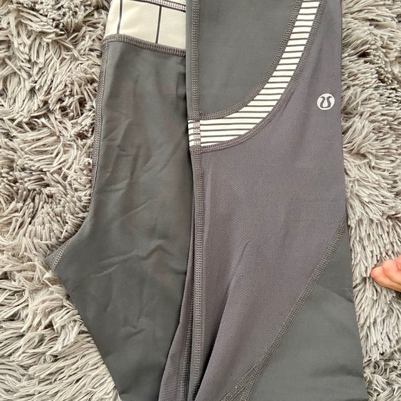 Lululemon Run Inspire Crops Capri 4 Gray White - Picture 15 of 16